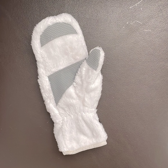 The North Face Fluffy Gloves - Picture 2 of 4